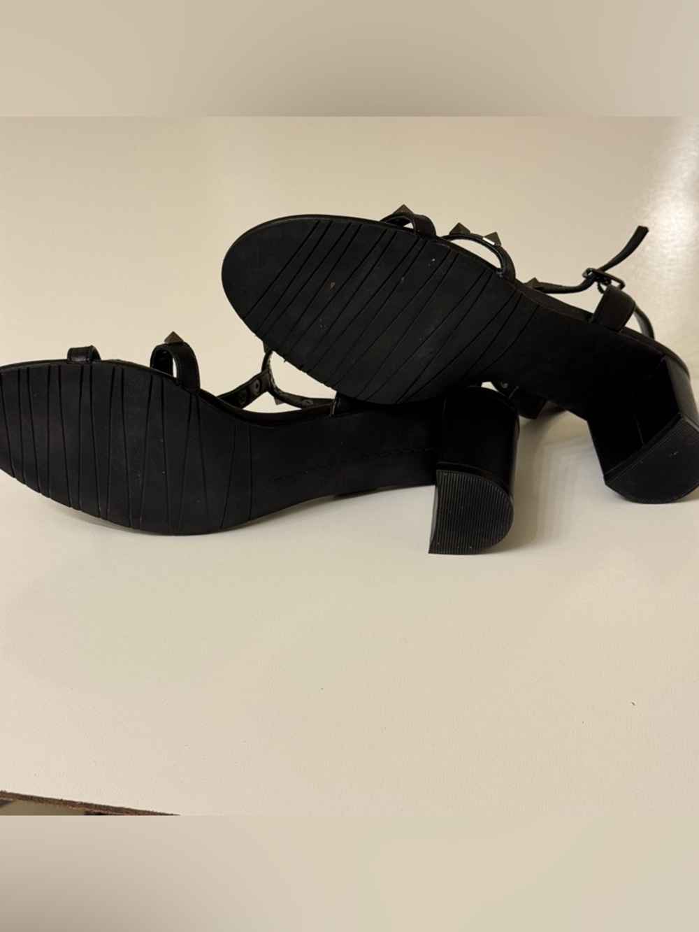 Vaneli MIDGE Black Nappa Pyramid-Stud T-Strap Heels Size 8.5 - Picture 7 of 9